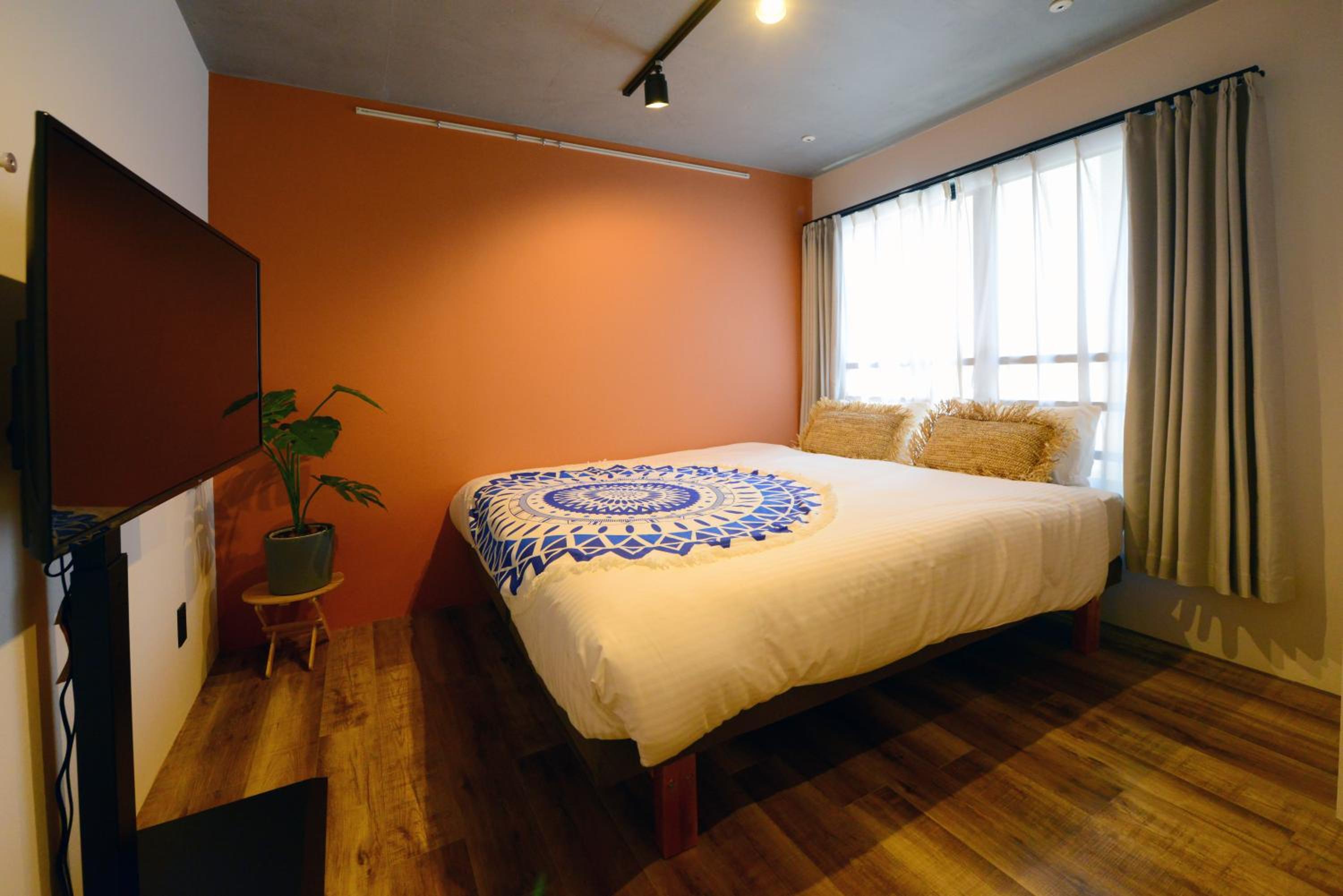 DELUXE, QUEEN BED