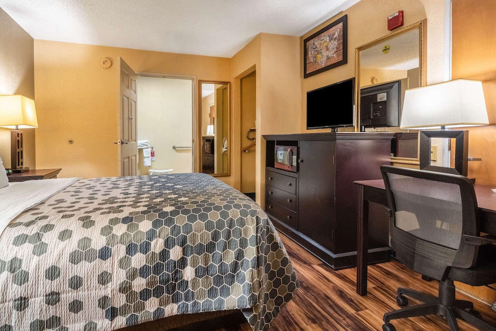 Econo Lodge Hillsboro I-35 20/35