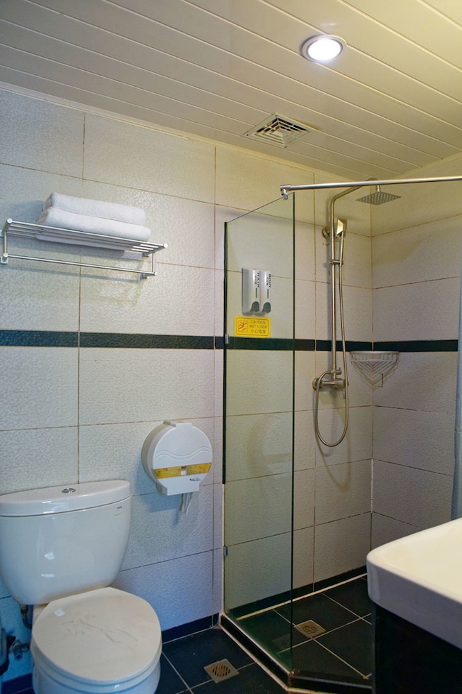 Upland International Youth Hostel 64/67