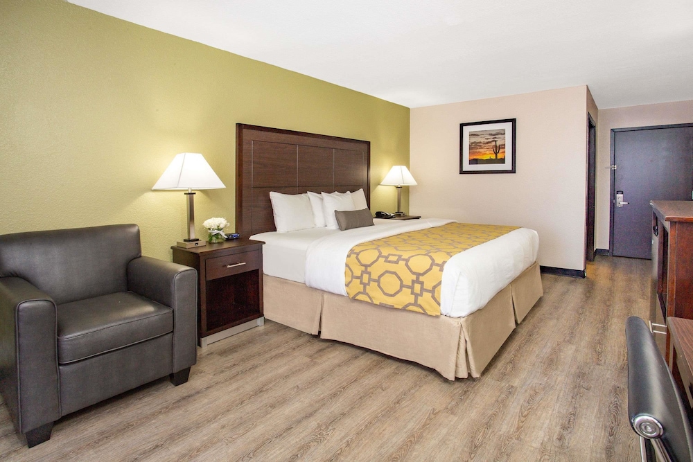 Baymont by Wyndham Phoenix I-10 near 51st Ave 9/55