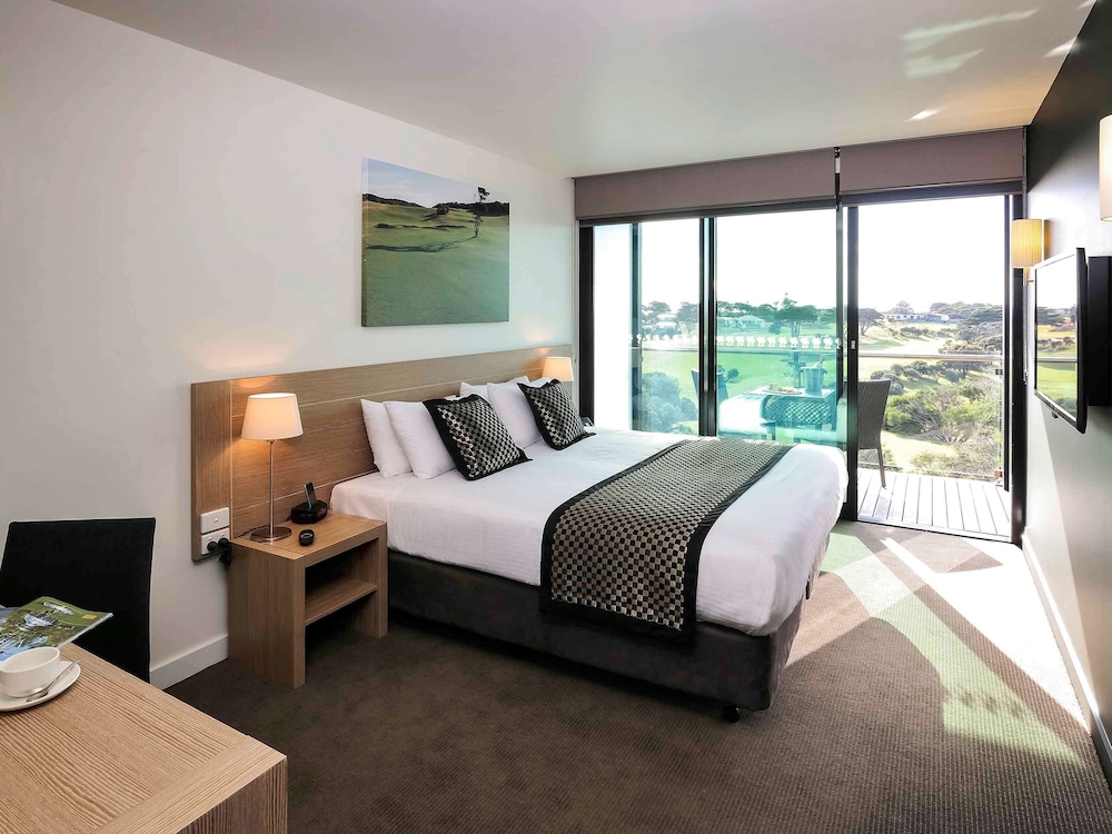 Mercure Portsea 8/67