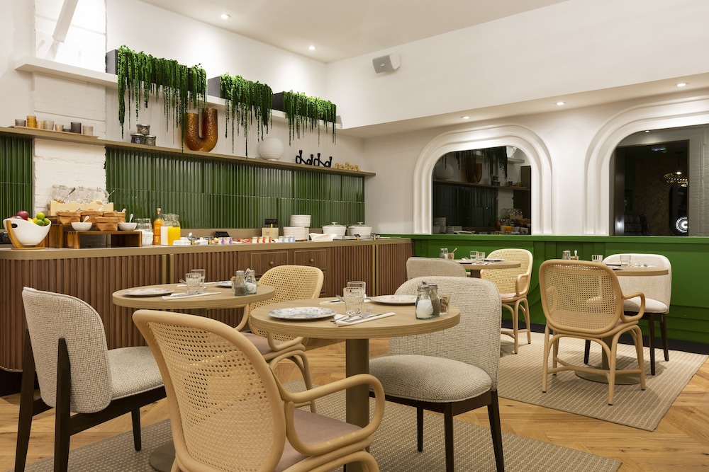 restaurant cafeteria