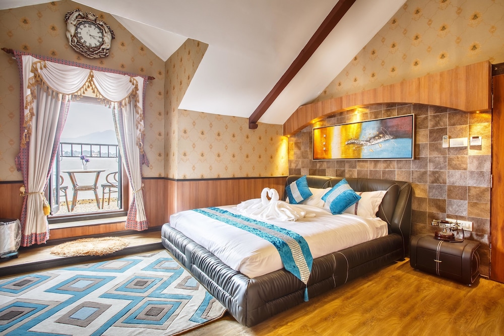 1 BEDROOM, ROYAL, APARTMENT
