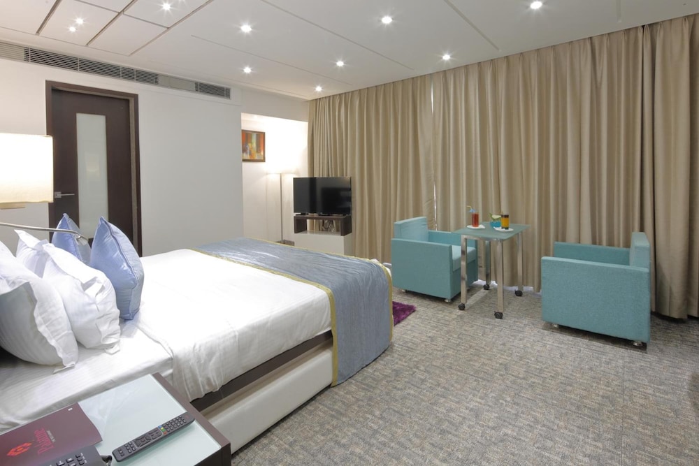 HOTEL PRAGATI THE GRAND 23/42
