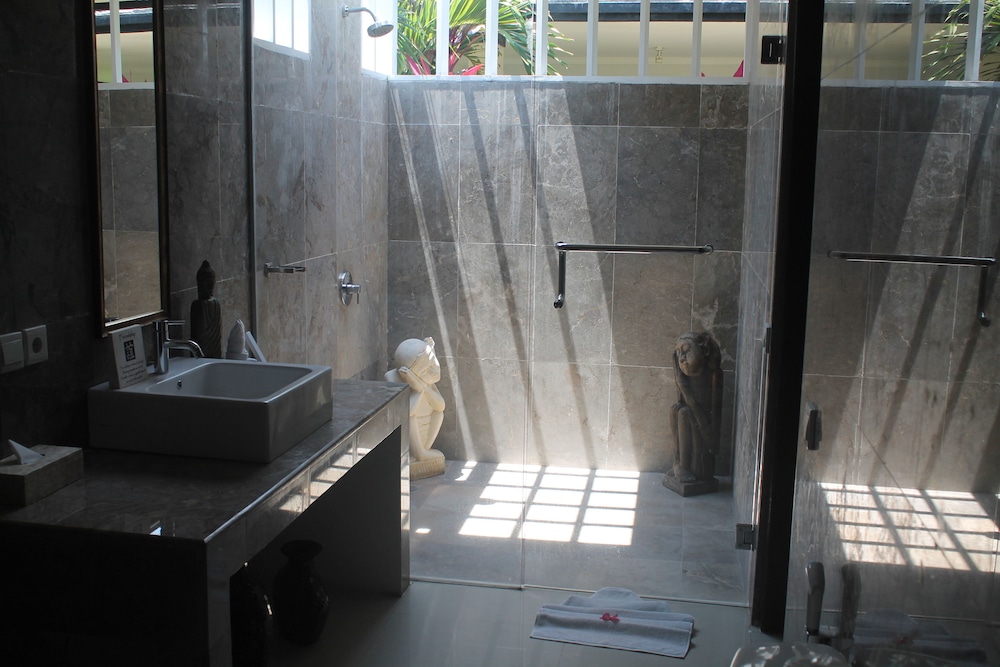 Kelapa Lovina Beach Villas 46/47