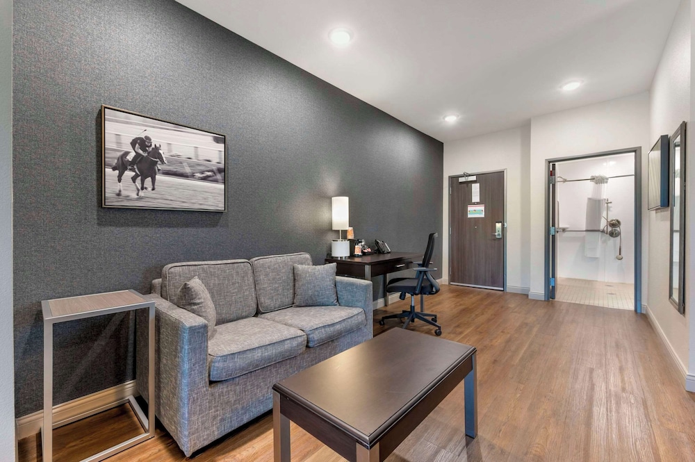 Comfort Inn & Suites Clarksville - Louisville North 46/69