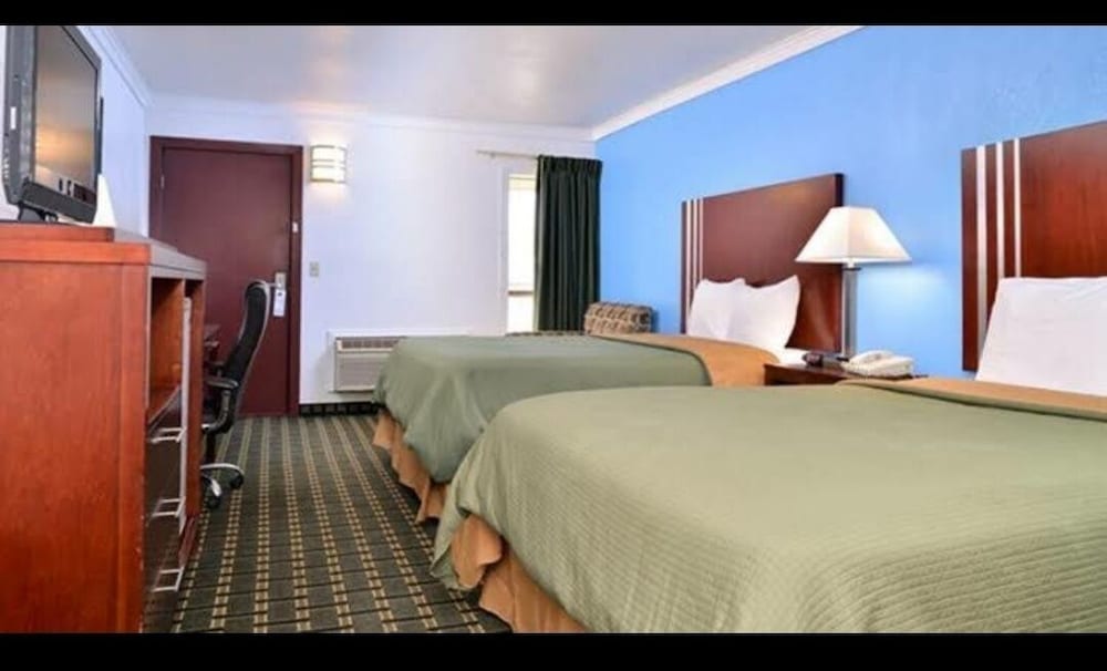 Executive Inn 9/28