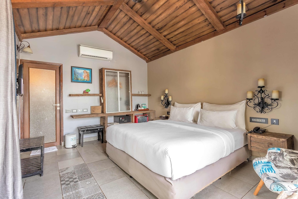 The Baga Beach Resort 30/66