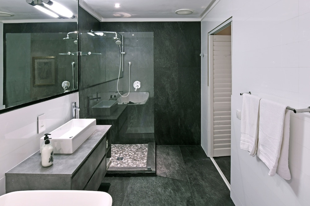 Le Petit Bijou Boutique Apartments 50/50