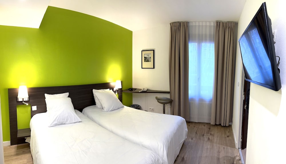 HOTEL LE COUSTURE 8/24