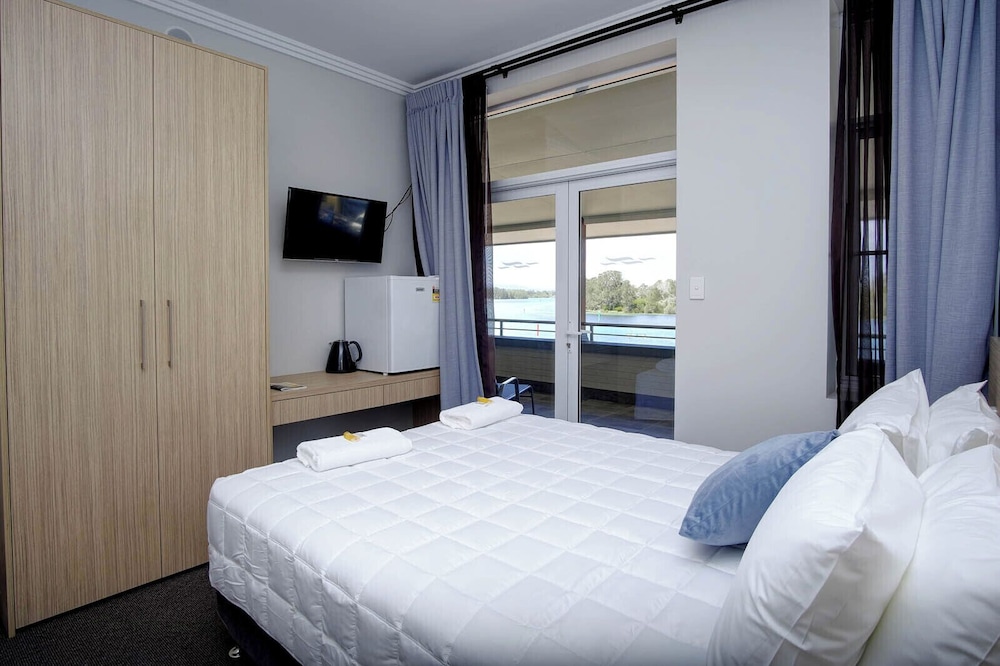 Lakes and Ocean Hotel Forster 3/40