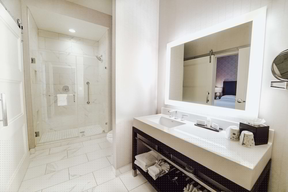 Embassy Suites Louisville Downtown 24/87
