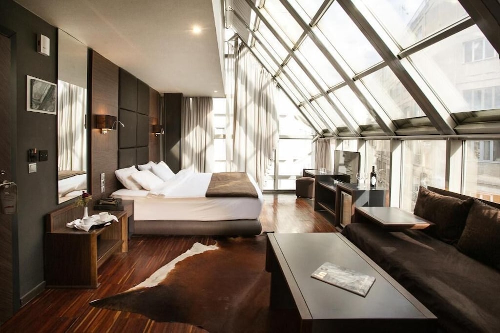 Diamond Suites 64/64