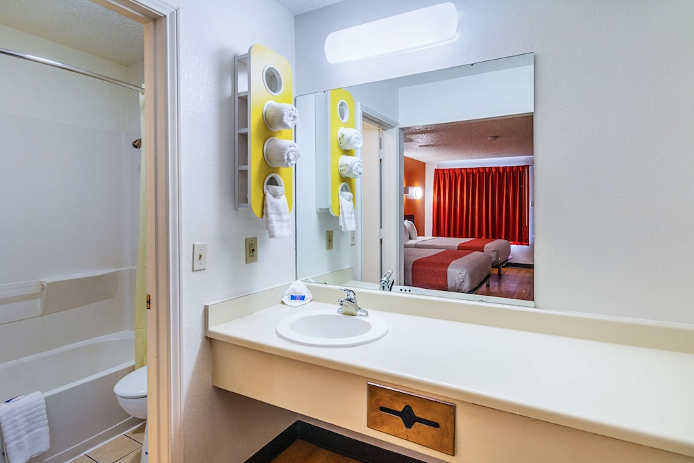 Motel6 Waxahachie, TX 38/39