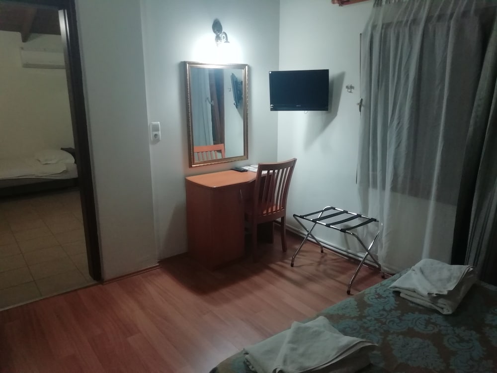 AVE MARIA HOTEL 36/65