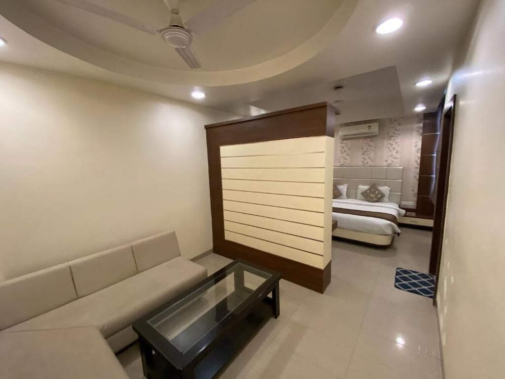 Nirvana Hotel 14/18