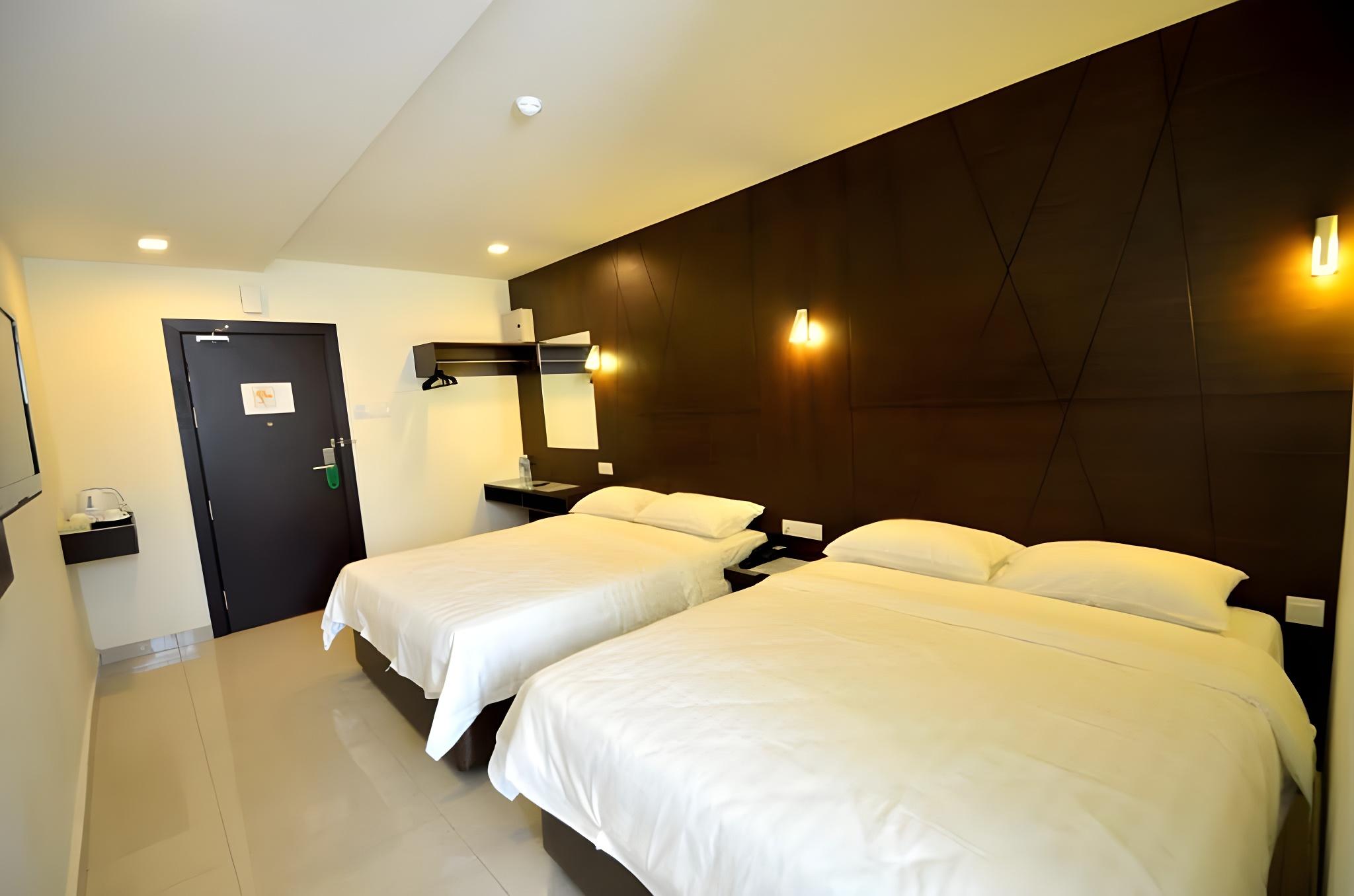 Cathay Hotel 34/50