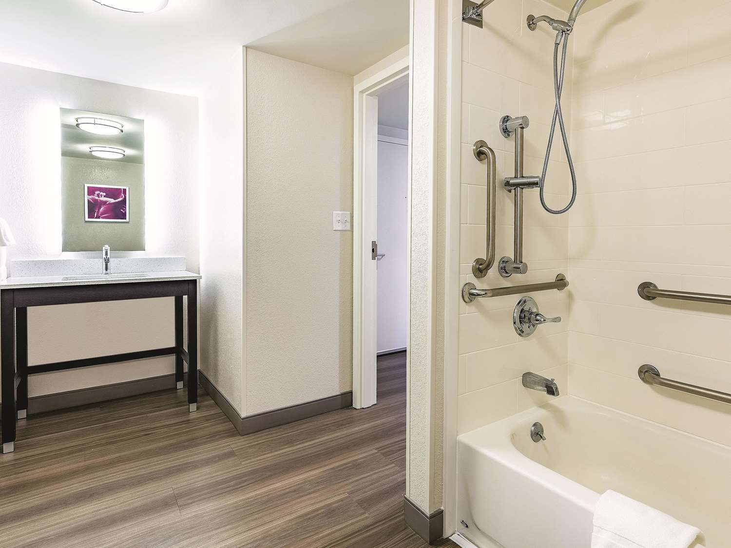 La Quinta Inn And Suites By Wyndham Salem Nh 38/42