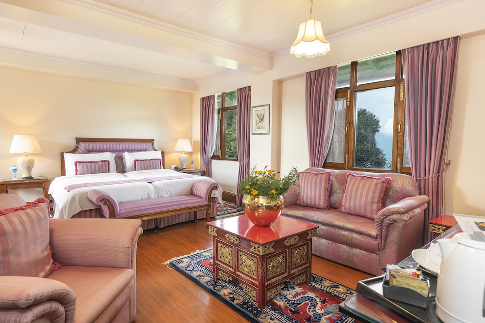 THE ELGIN MOUNT PANDIM, PELLING 16/30