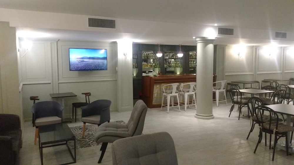 Country Plaza 62/74