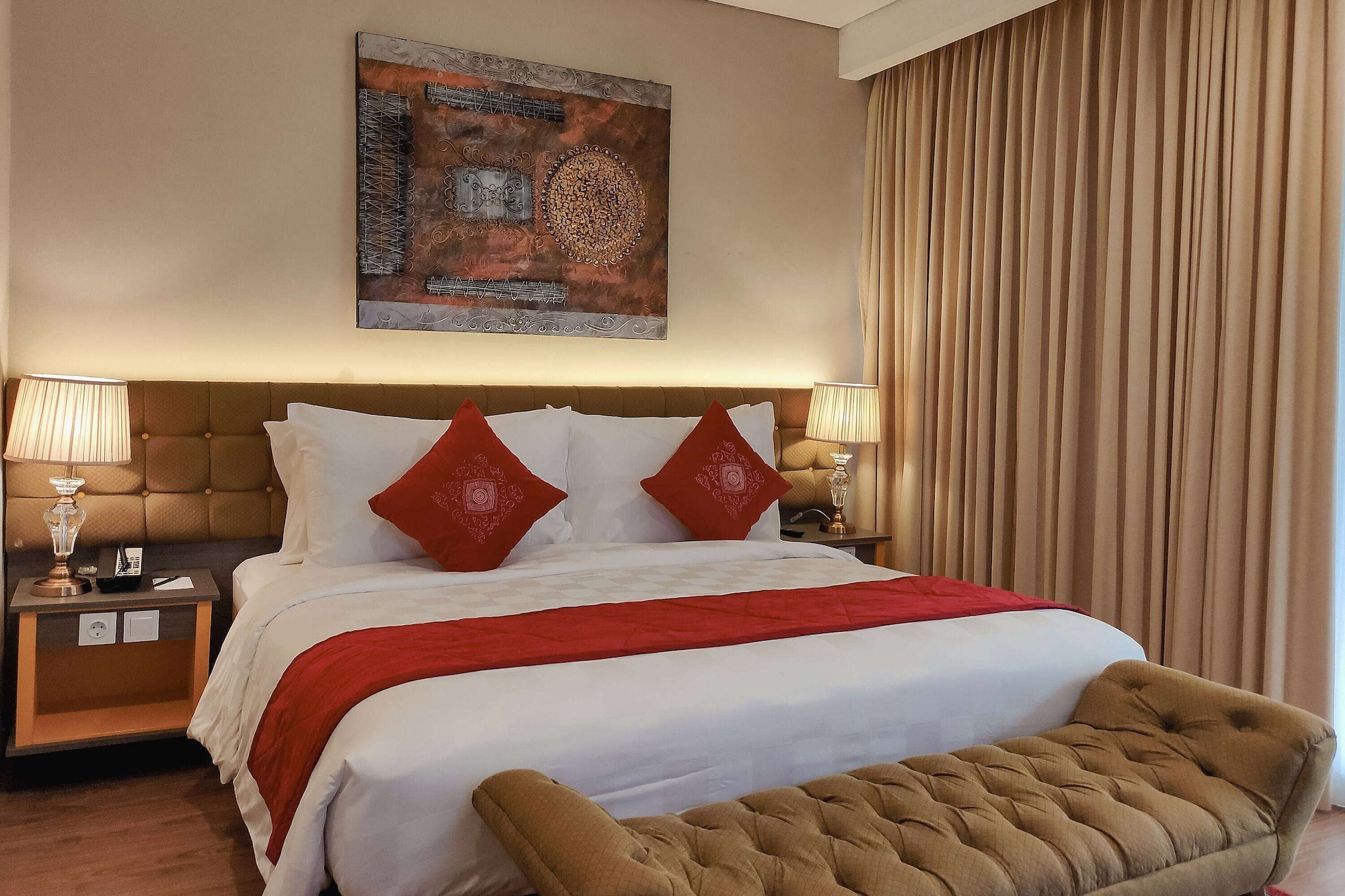 SUITE, KING BED