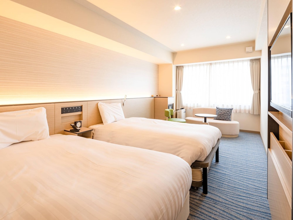 ROOM, TWIN BEDS