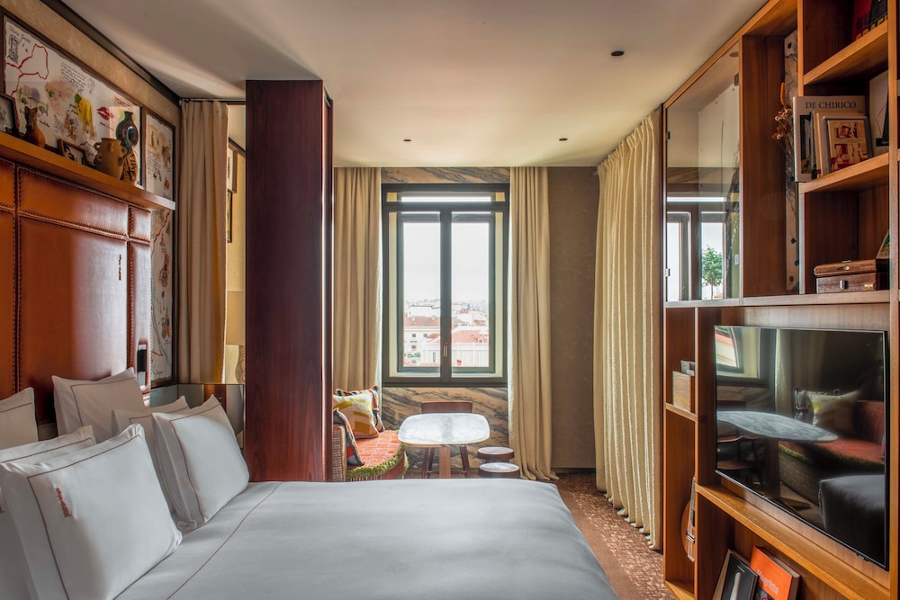 Connecting or Adjoining, 2 King Beds