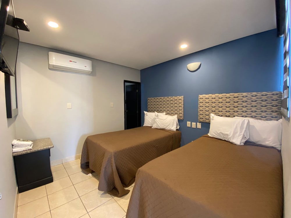 ROOM, TWIN BEDS