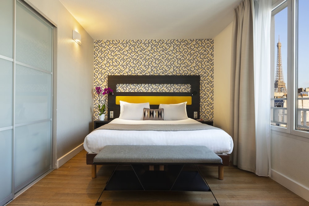 Studio, Double Bed, Eiffel View