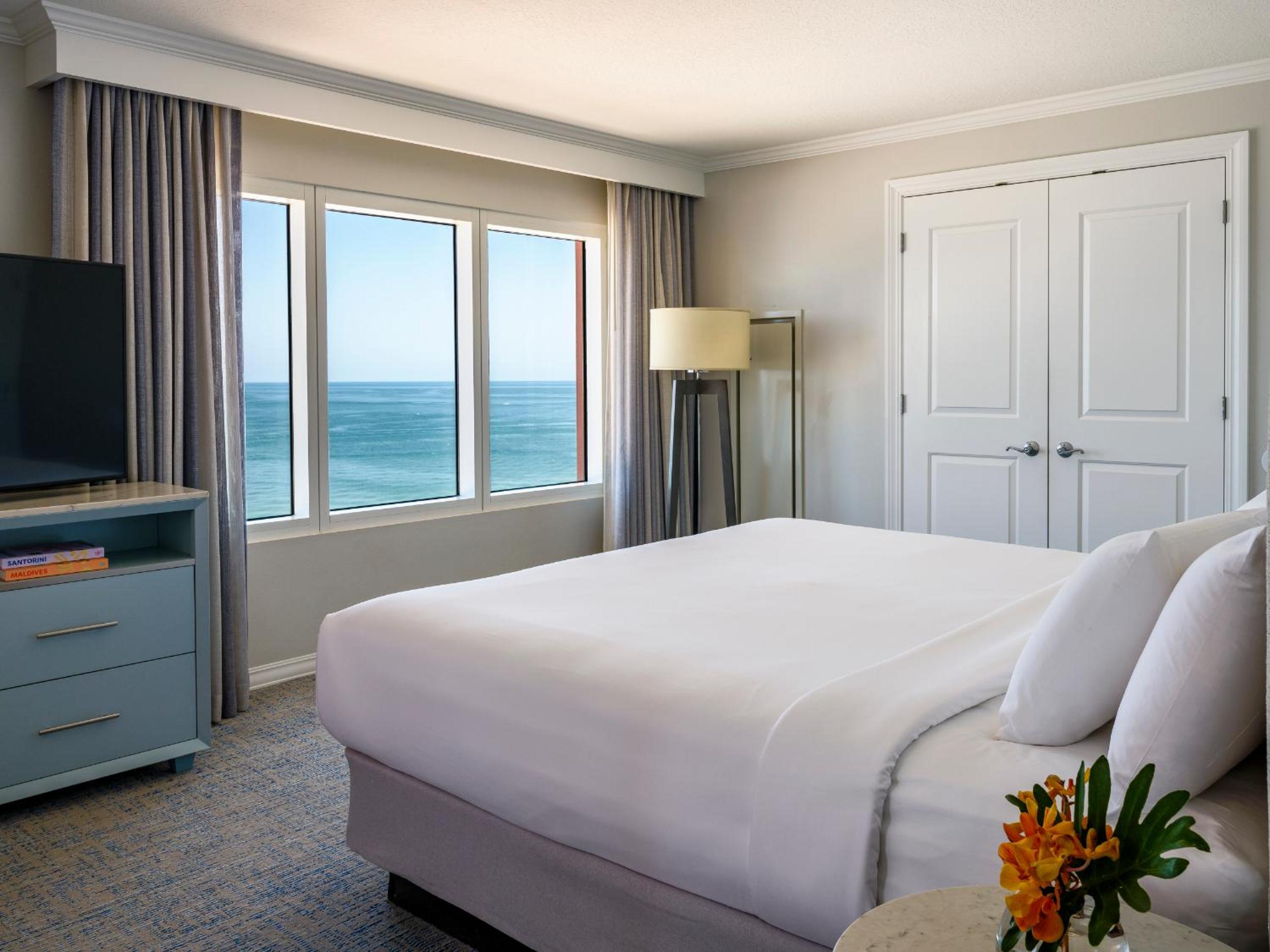 2 Bedrooms, Gulf, Suite, King and Queen Bed, Sunset View