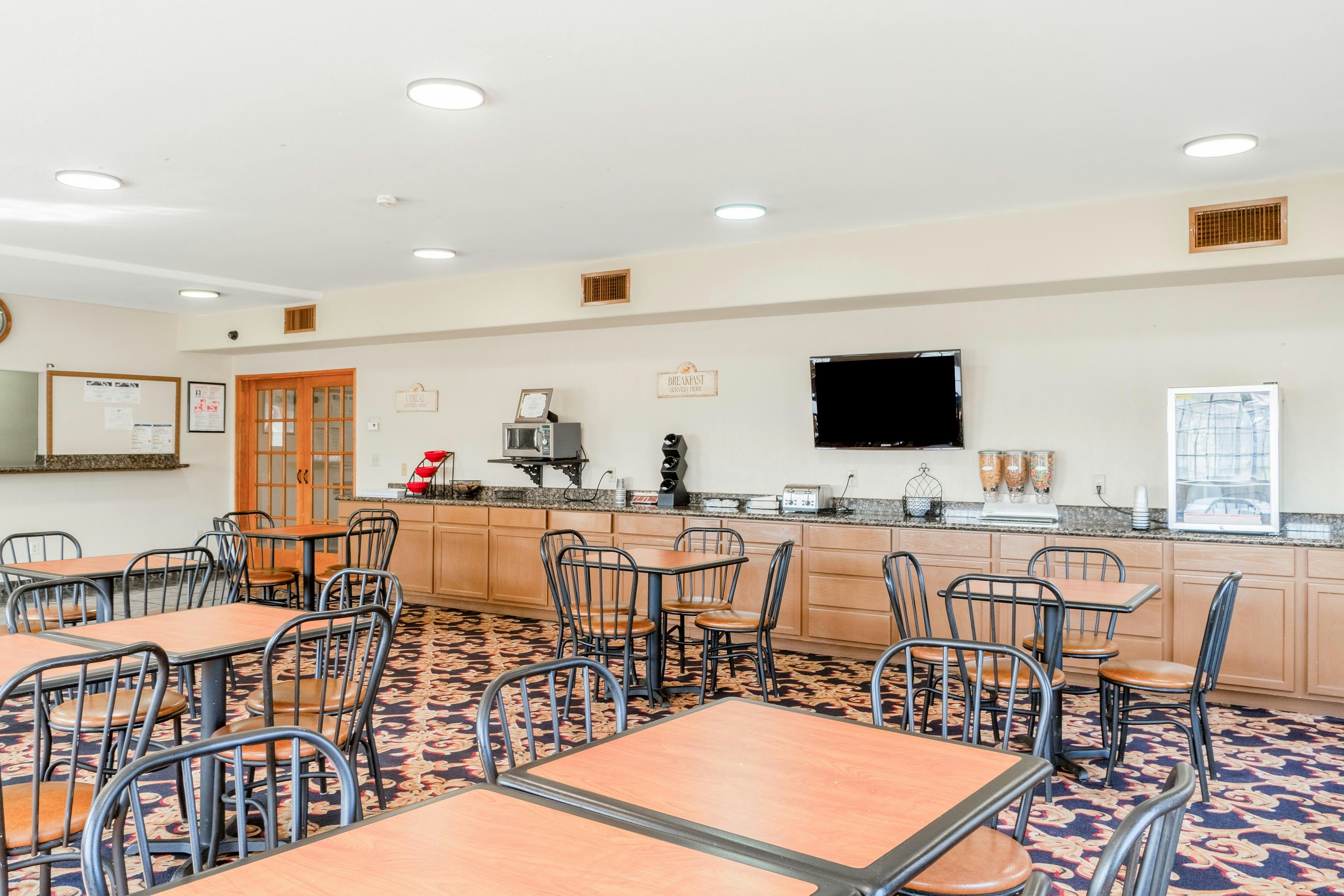 Days Inn & Suites by Wyndham Beeville 28/42