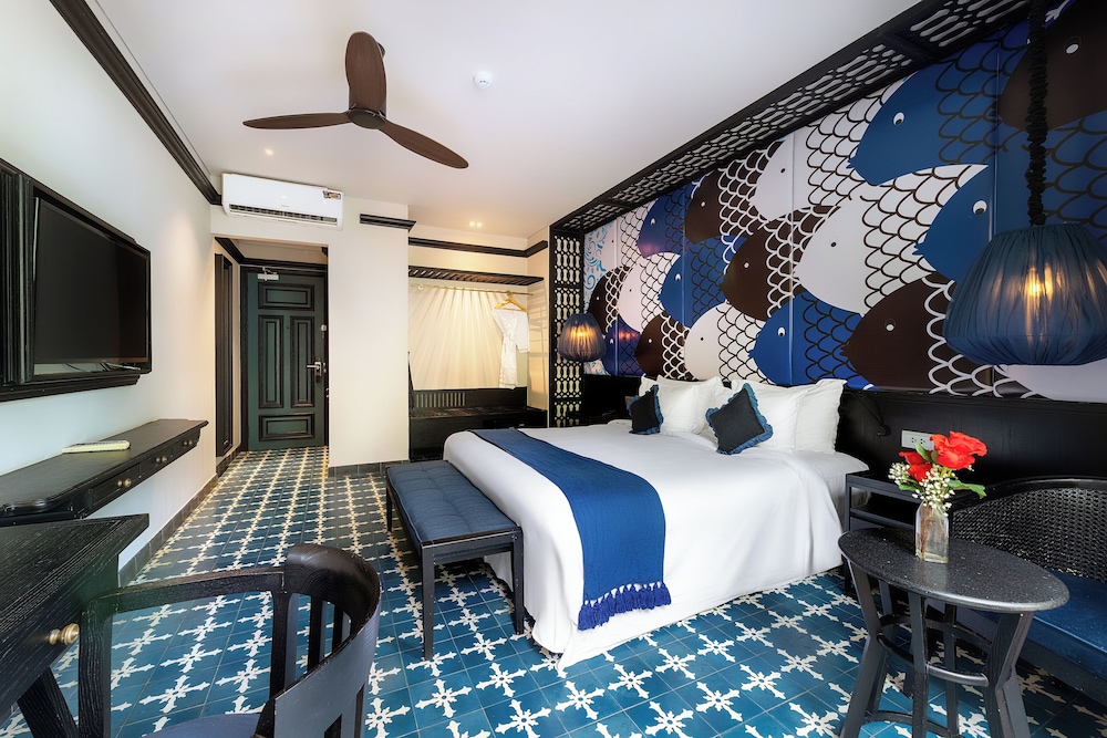 DELUXE, DOUBLE OR TWIN BED, GARDEN VIEW