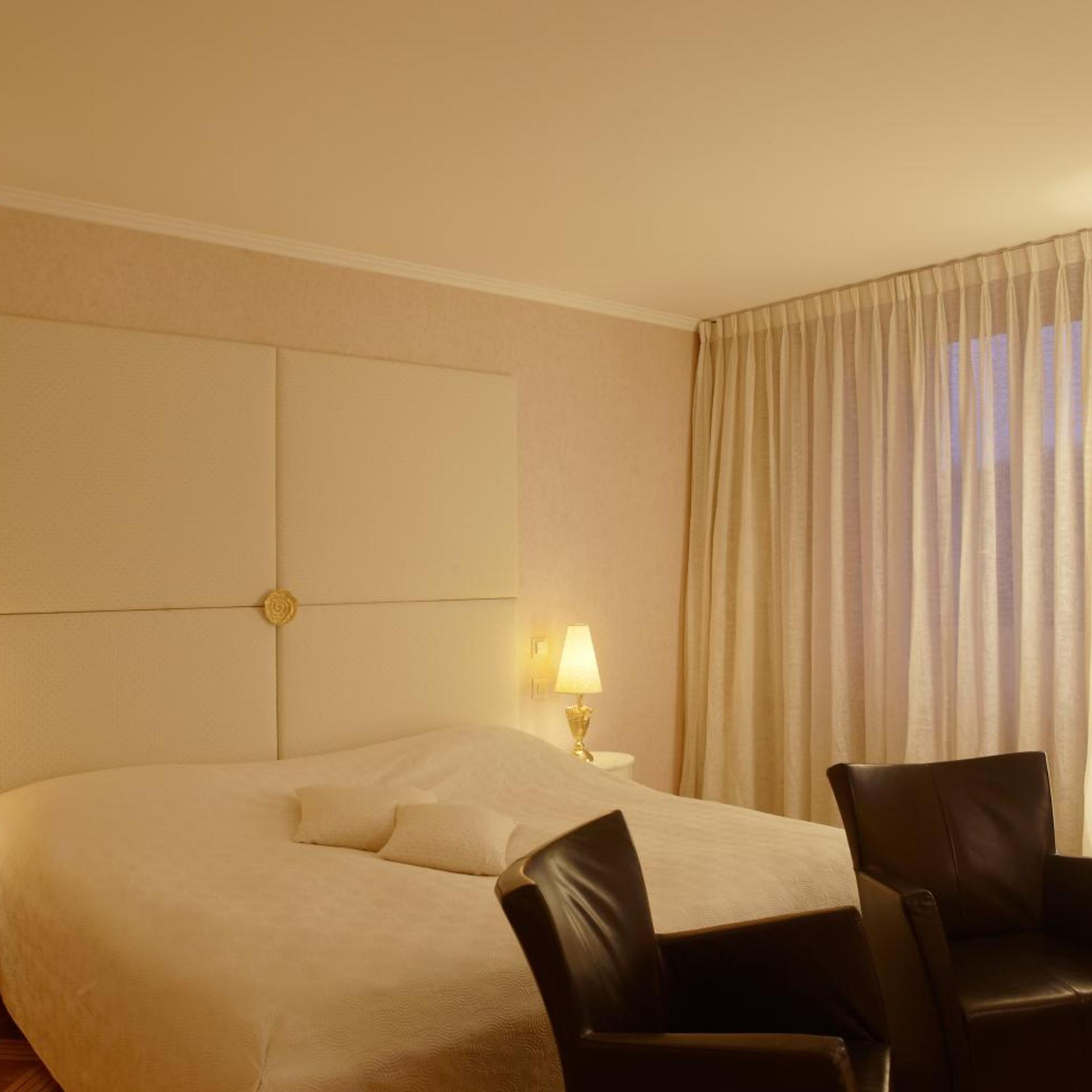 غرفة ثلاثية بإطلالة على النهر، Hotel des Balances 4/8