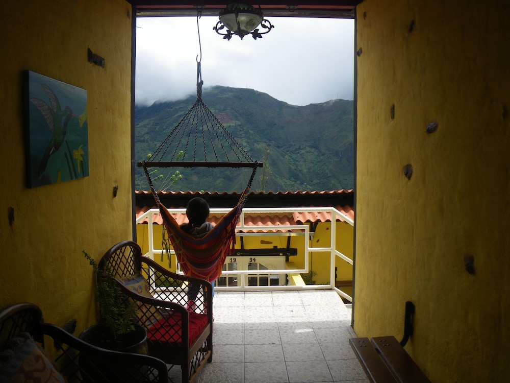 La Casa Amarilla 40/42