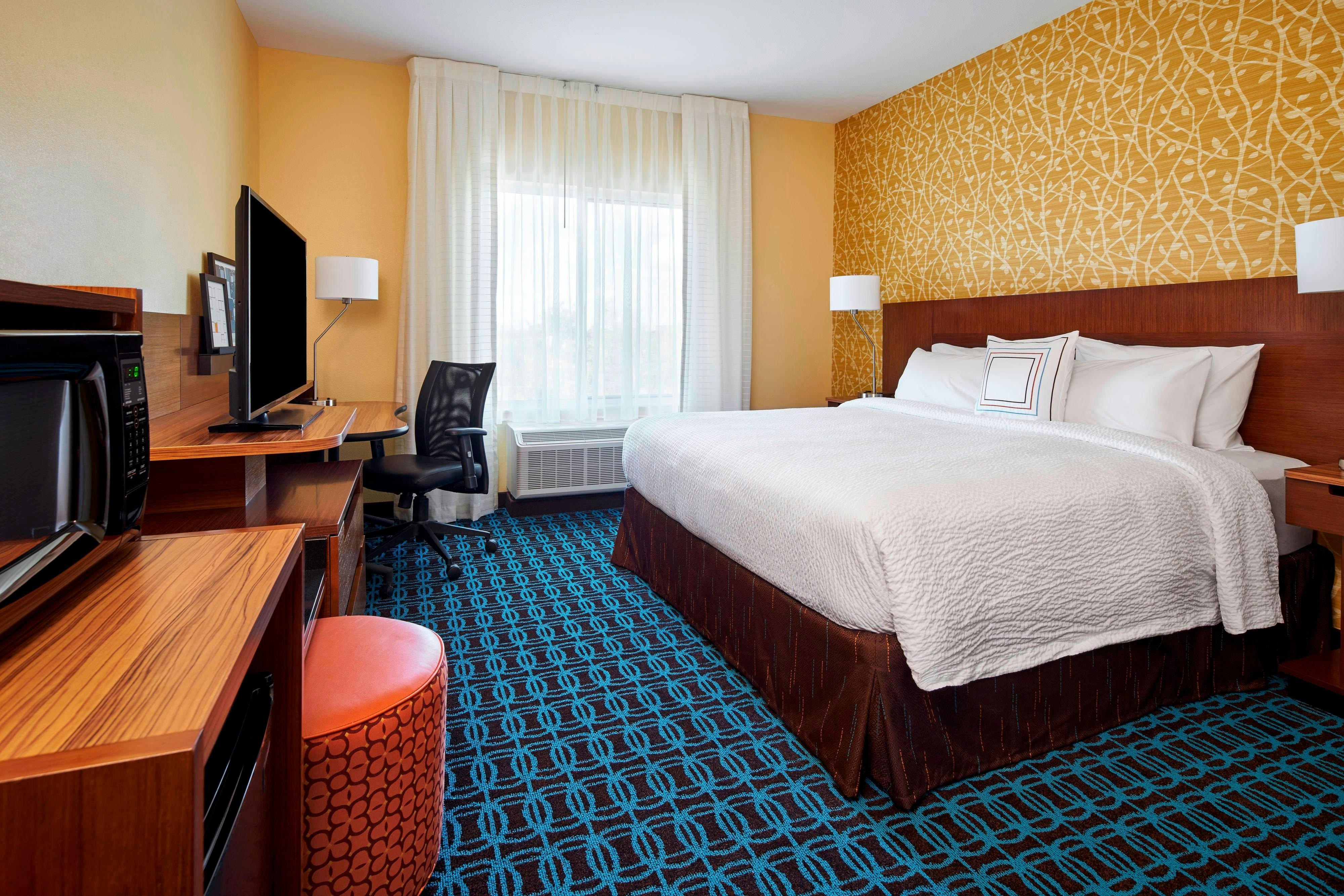 Fairfield Inn Suites Alexandria 15/35