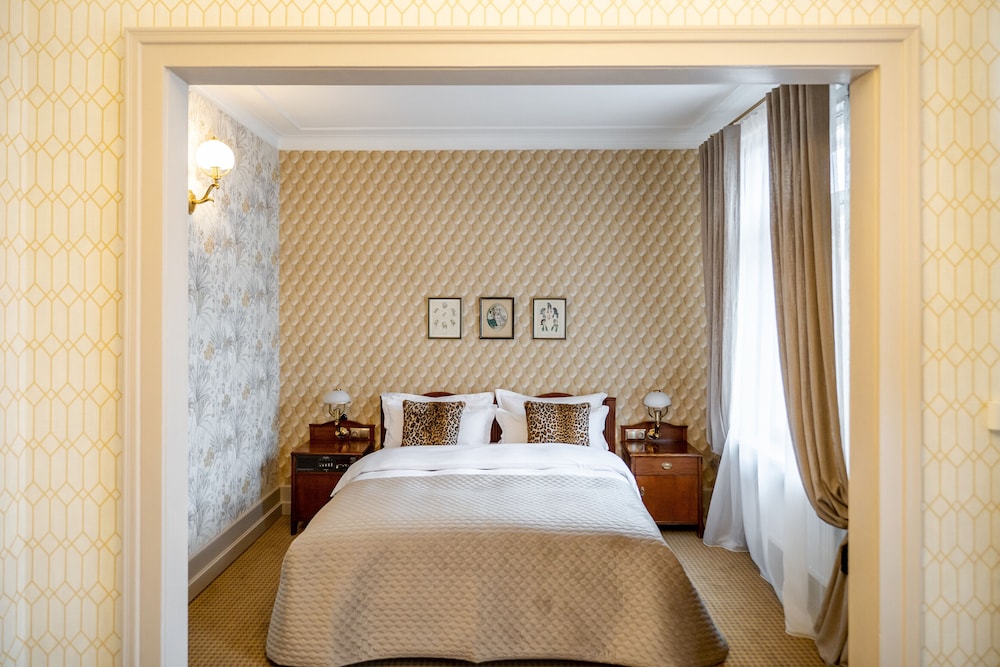 COMFORT, DOUBLE BED