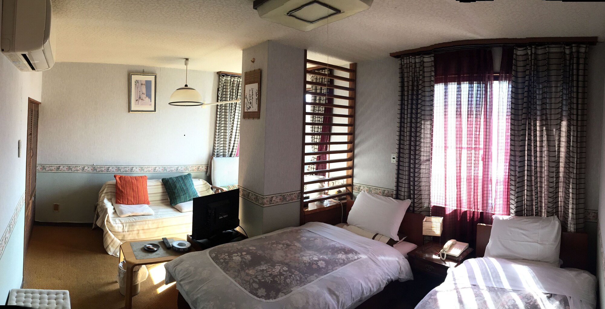 WESTERN, PRIVATE BATHROOM