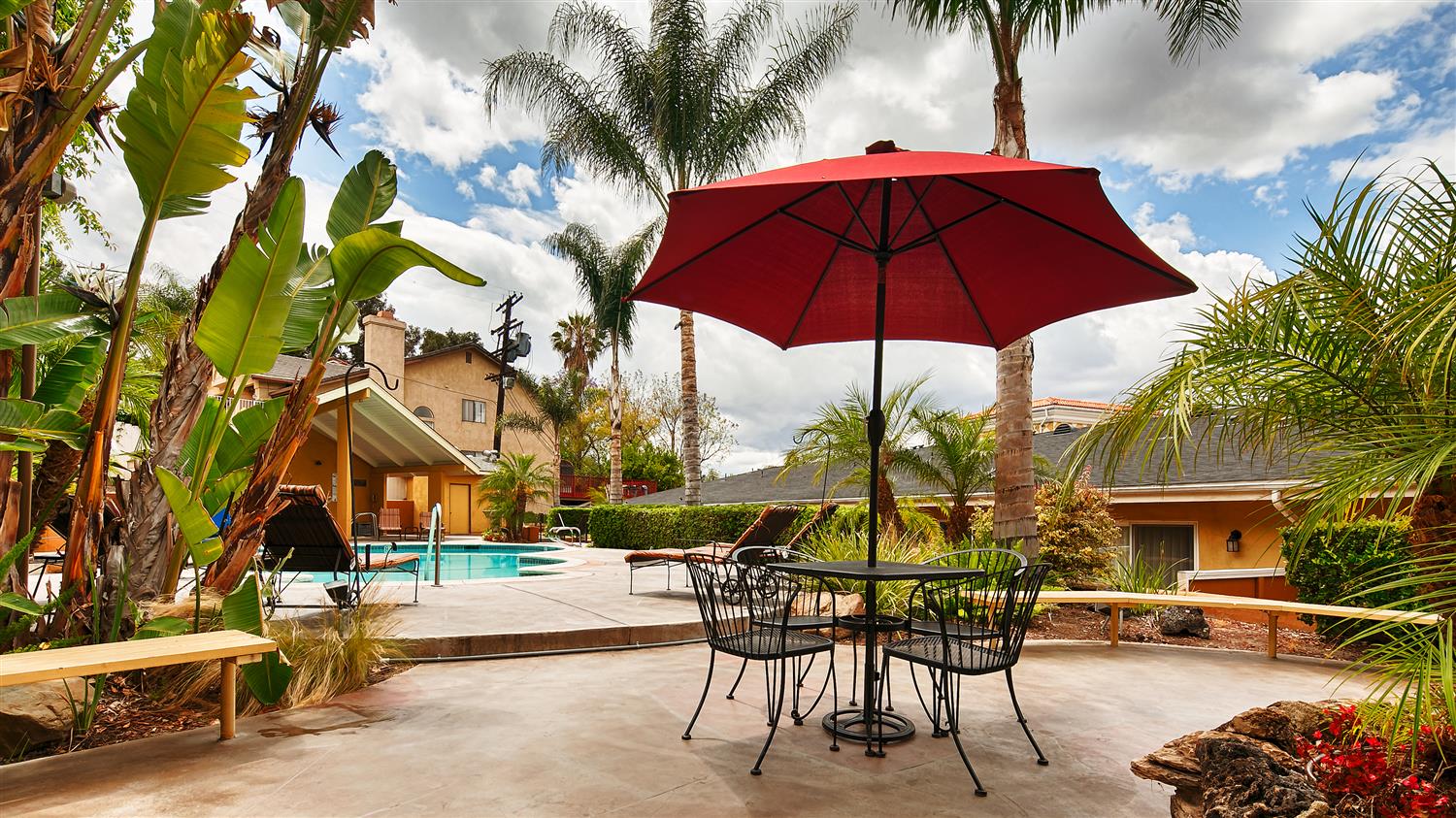 Best Western Woodland Hills Inn 35/37