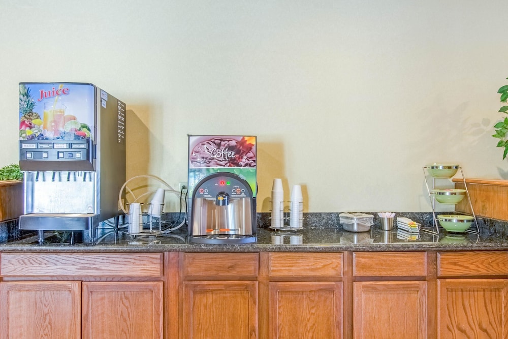 Econo Lodge Inn & Suites Norton - Wise South 36/44