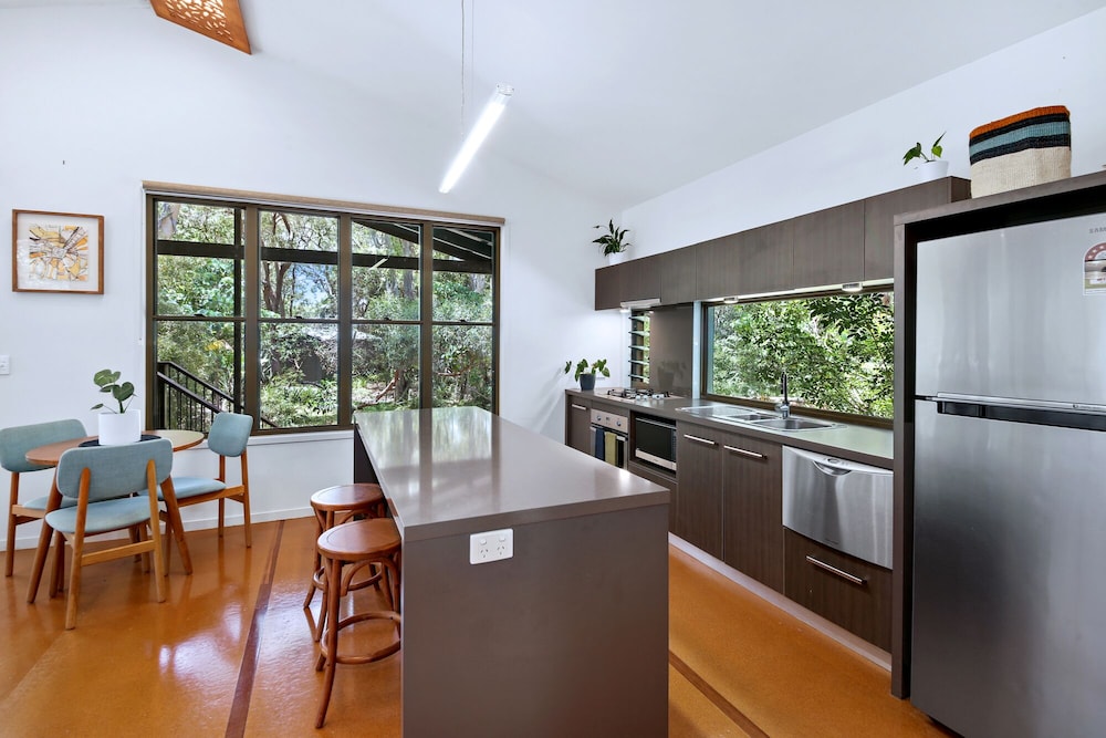 EUMARELLA SHORES NOOSA LAKE RETREAT 58/65