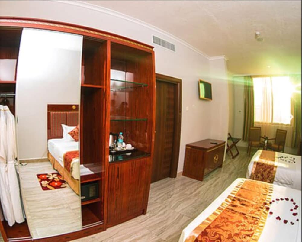 Tiffany Diamond Hotel Makunganya Street 32/66