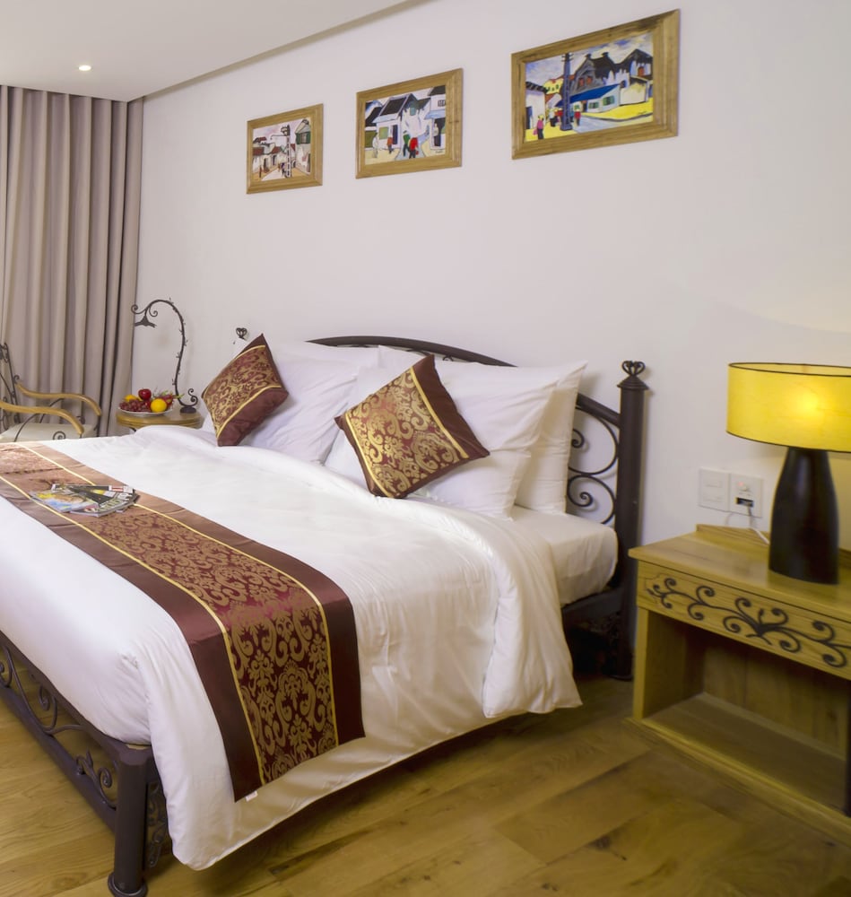 Edele Hotel 24/67
