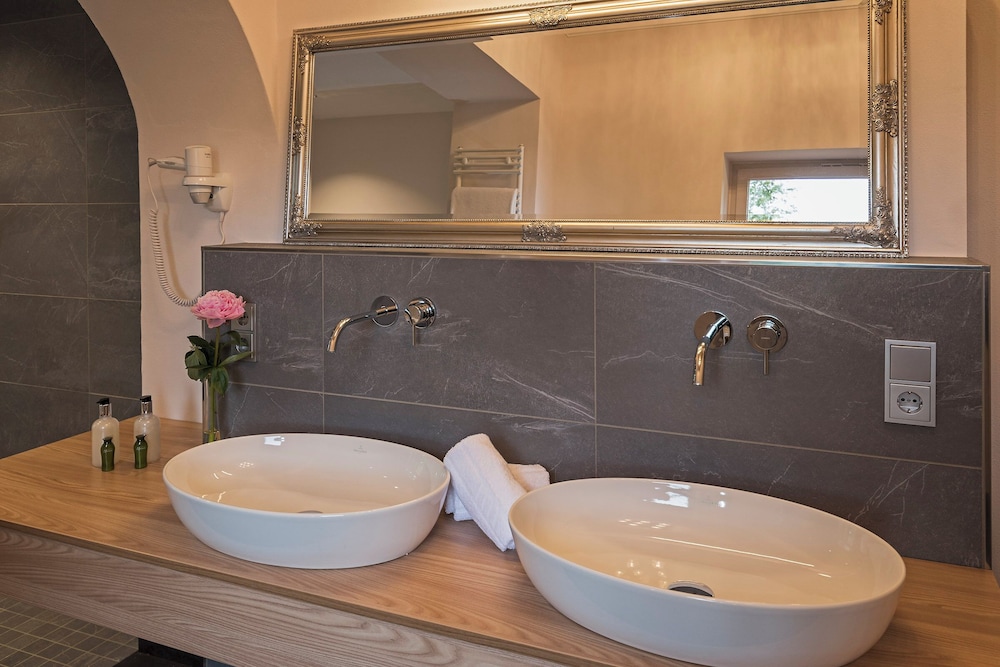 Villa Ludwig Suite Hotel 48/50