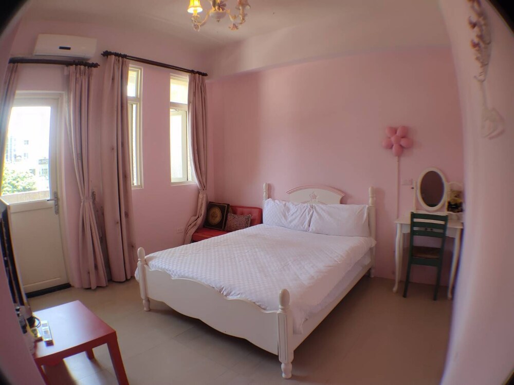 GALLERY, DOUBLE BED