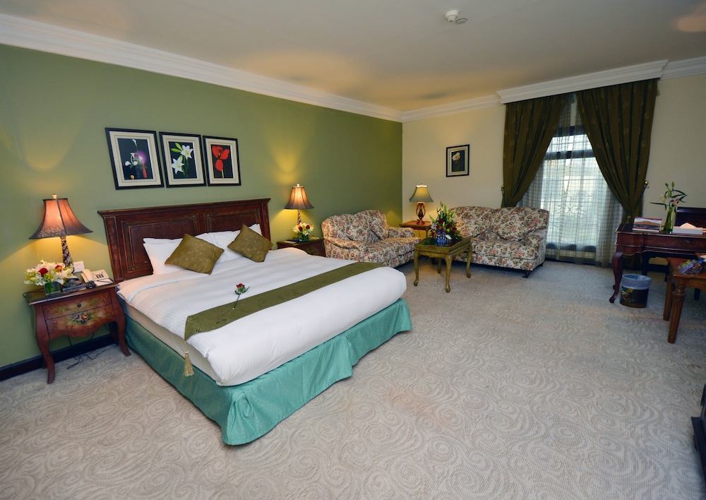 JUNIOR SUITE, KING BED