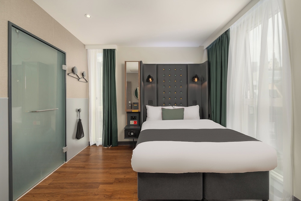 ROOM, DOUBLE BED, ACCESSIBLE