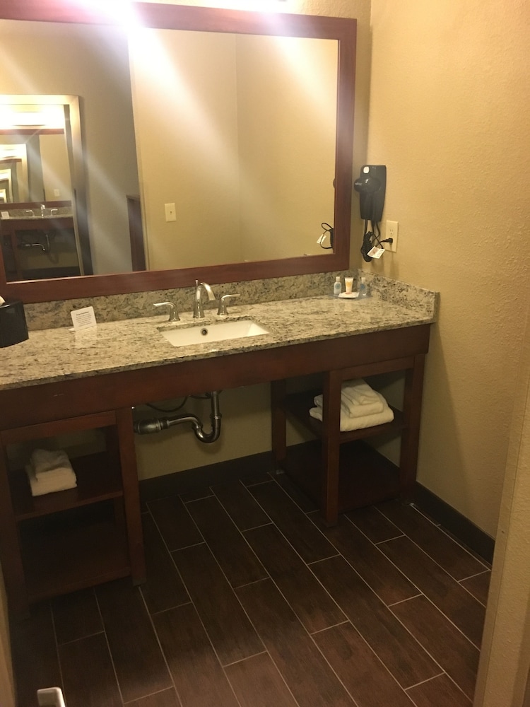 Comfort Inn & Suites Rocklin - Roseville 48/55