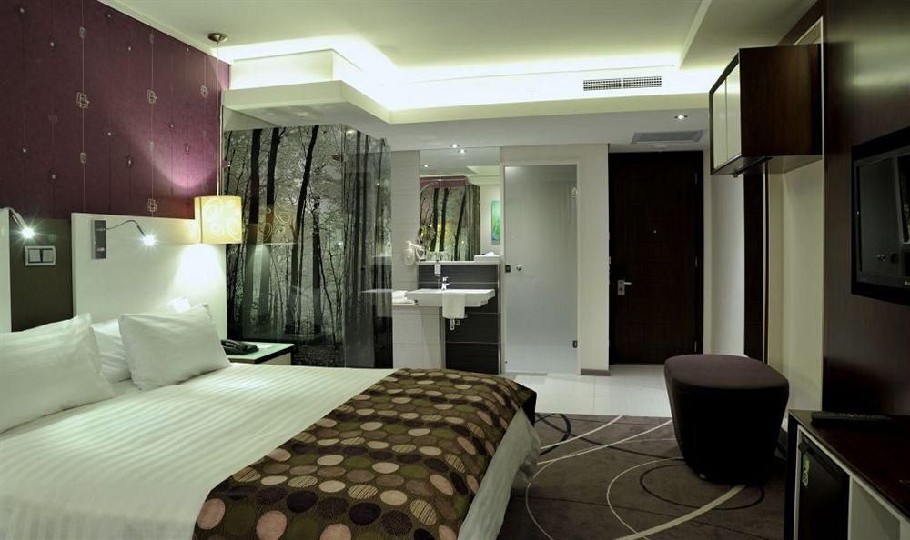 Executive, King Bed, Sofa