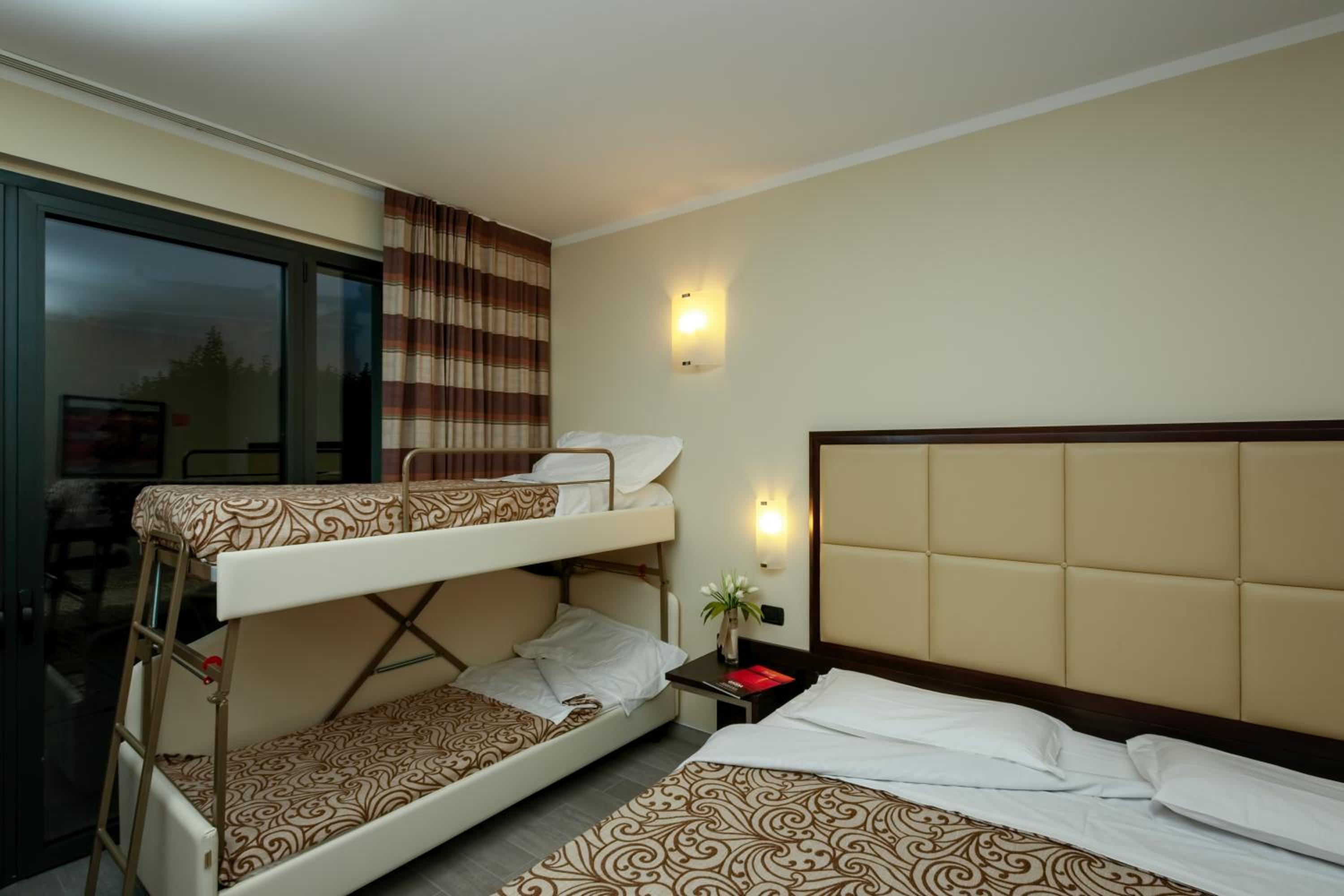 Room, Quadruple, Balcony