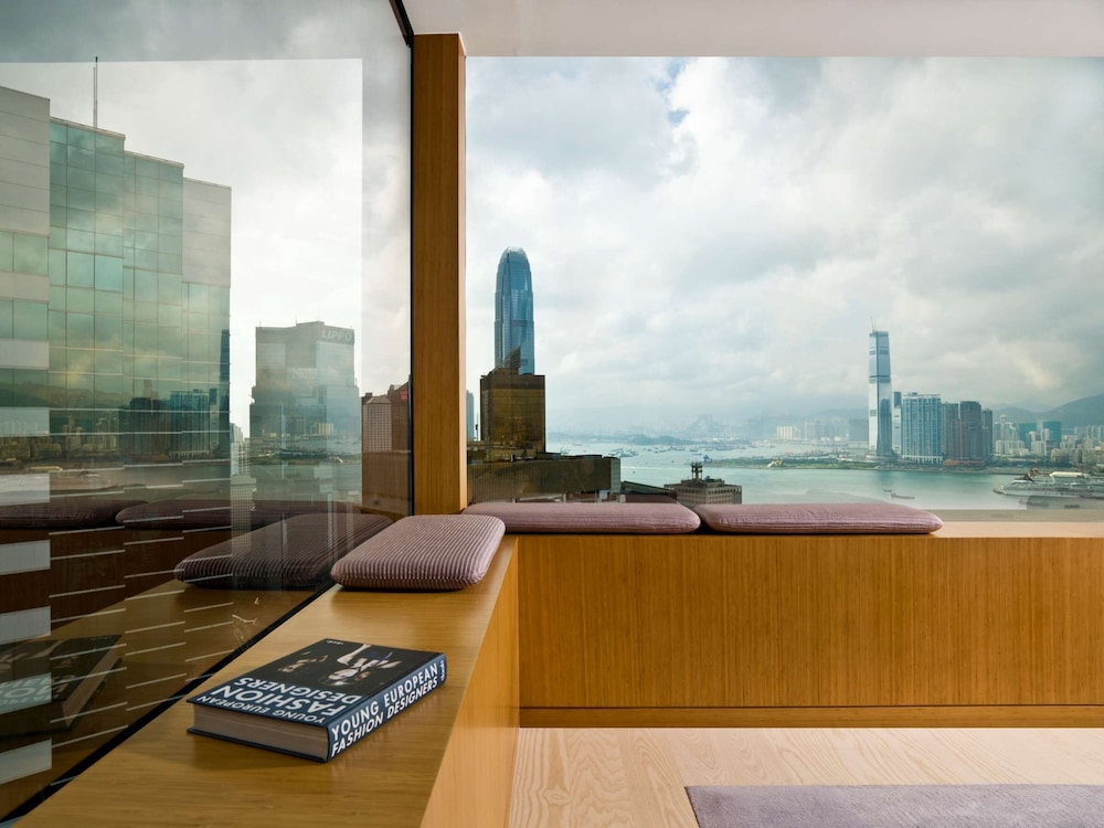 Upper House Hong Kong 11/65